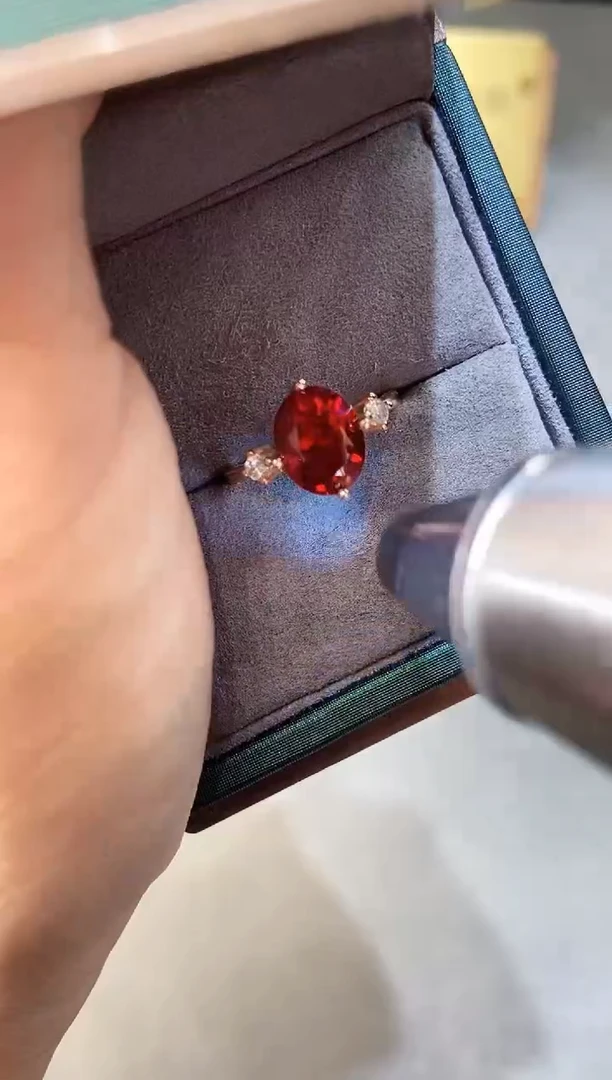 银S925镶嵌戒指红宝石......