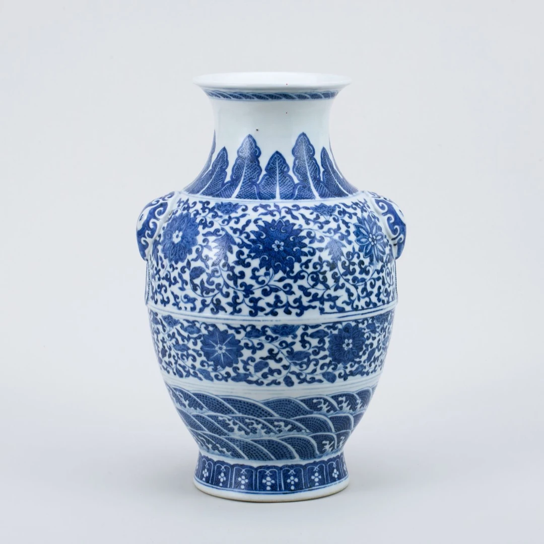 【拍卖】10、青花涛水缠枝莲纹铺首衔环弦纹尊