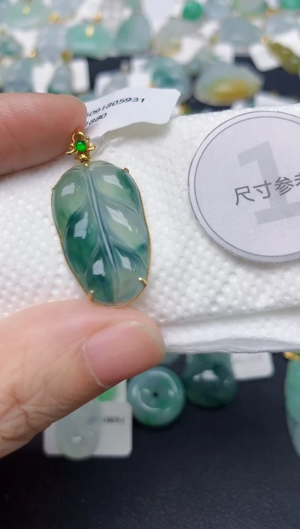 颈饰18K金镶嵌翡翠天然缅甸A货翡翠