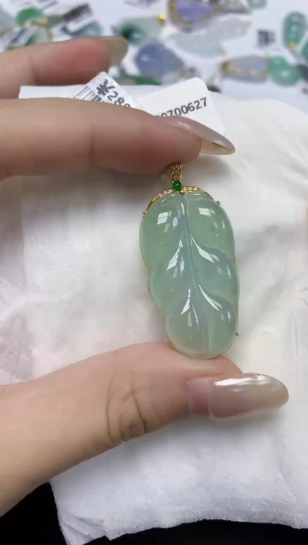 翡翠18K金镶嵌颈饰天然缅甸翡翠A货