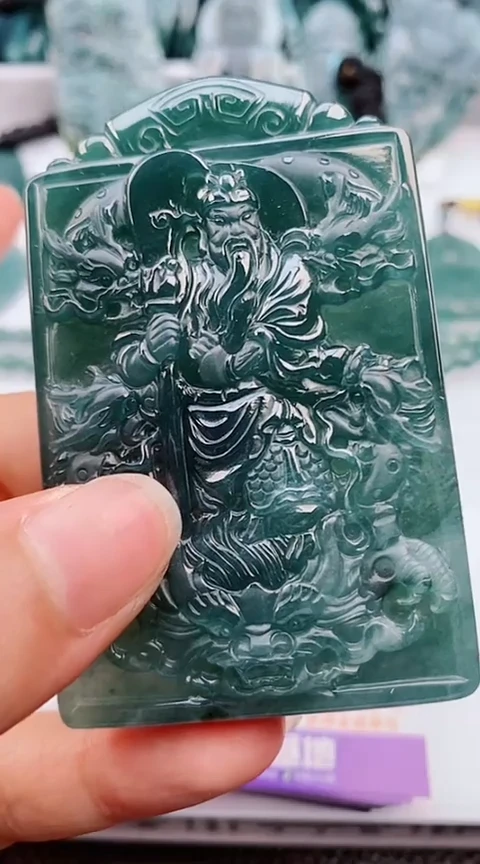 翡翠未镶嵌颈饰