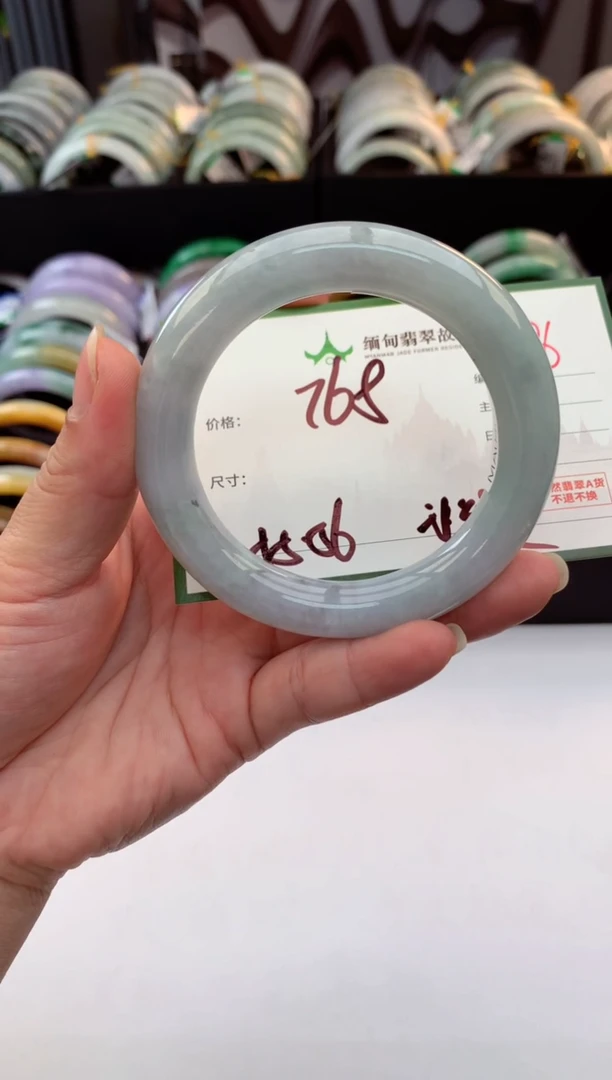 未镶嵌定制翡翠毛货需精细抛光+多人