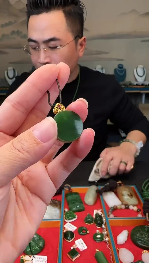 颈饰未镶嵌和田玉小圆牌