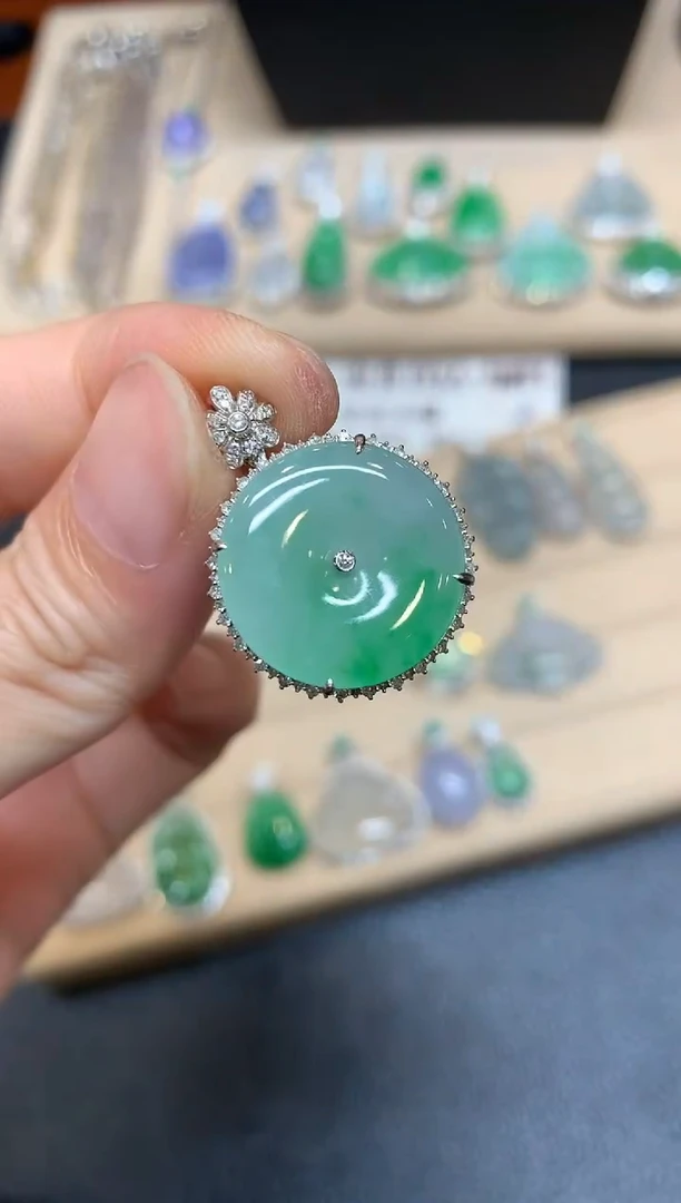 翡翠18K金镶嵌颈饰平安扣【无服务费