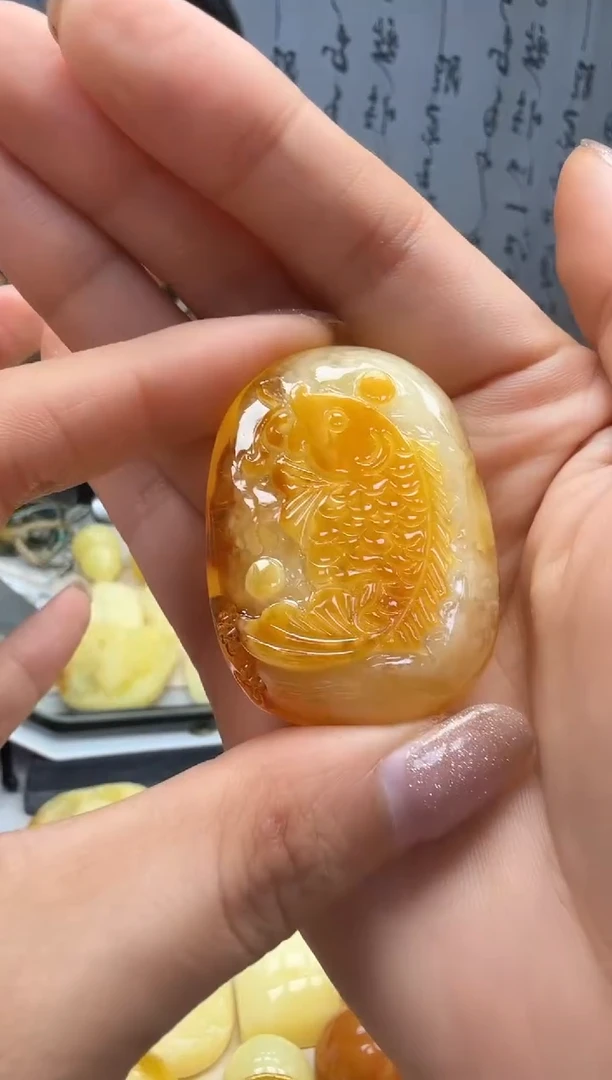 裸石琥珀未镶嵌如图