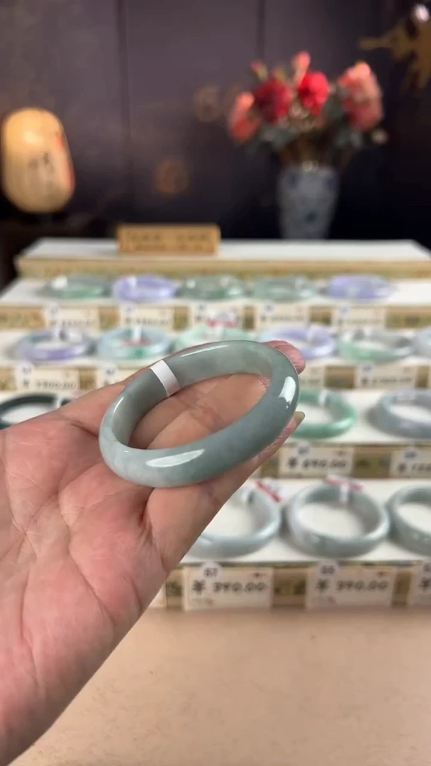 【闪购商品】翡翠手镯未镶嵌贵妃