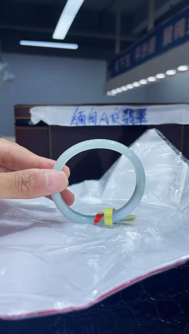 未镶嵌手镯（贵妃镯）翡翠6