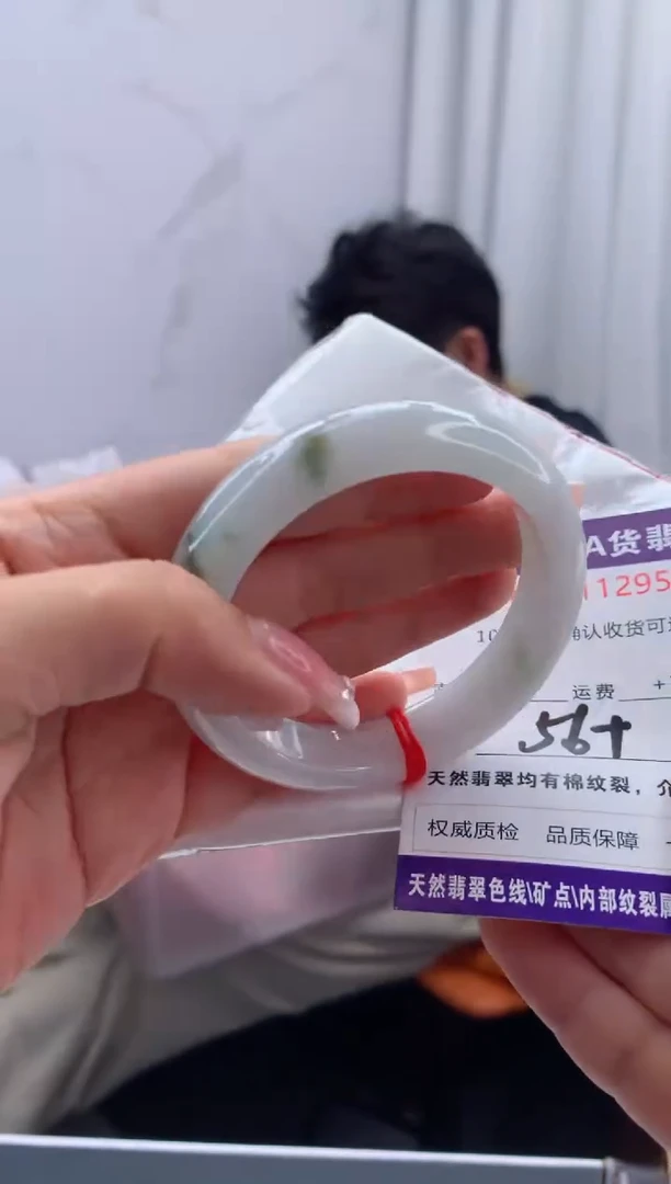 翡翠手镯未镶嵌有纹，完美者勿拍