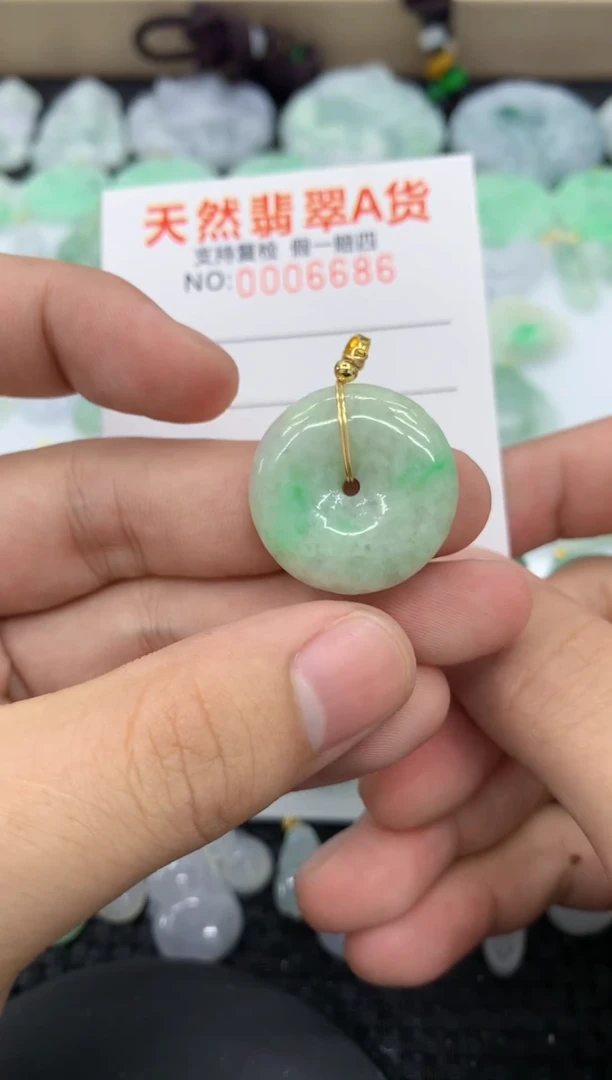 【闪购商品】翡翠颈饰未镶嵌1111111111