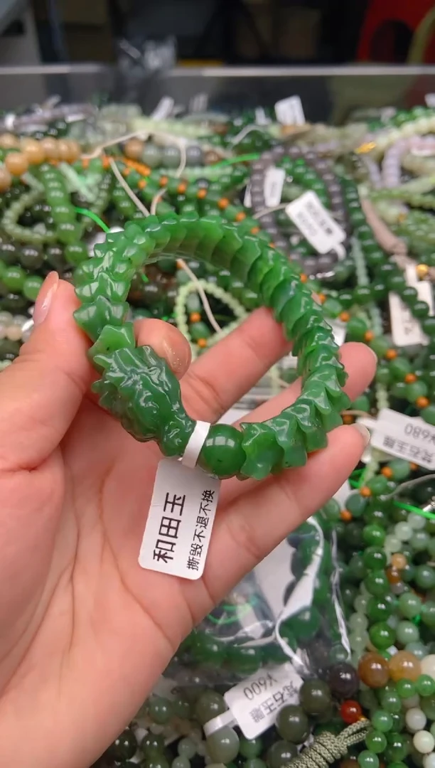 和田玉未镶嵌颈饰1