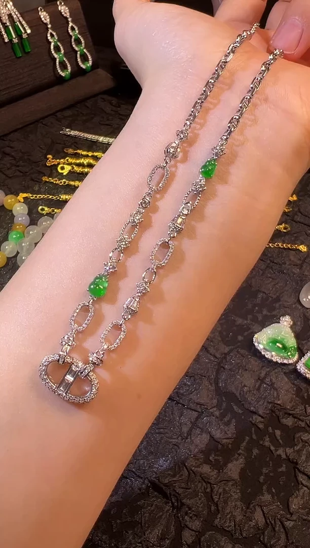 18K金镶嵌手串翡翠高冰正阳绿葫芦万能链