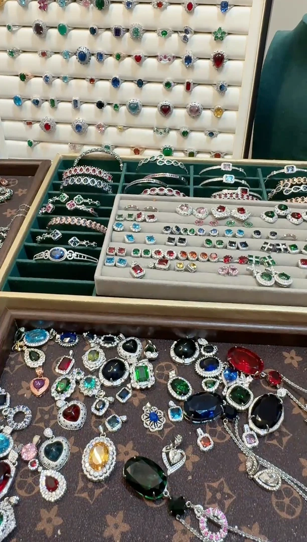 未镶嵌手镯祖母绿祖母绿手镯