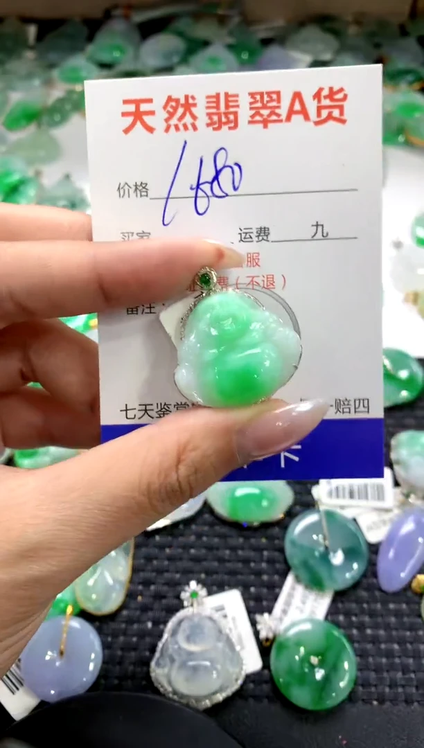 颈饰18K金镶嵌翡翠1111111111111111