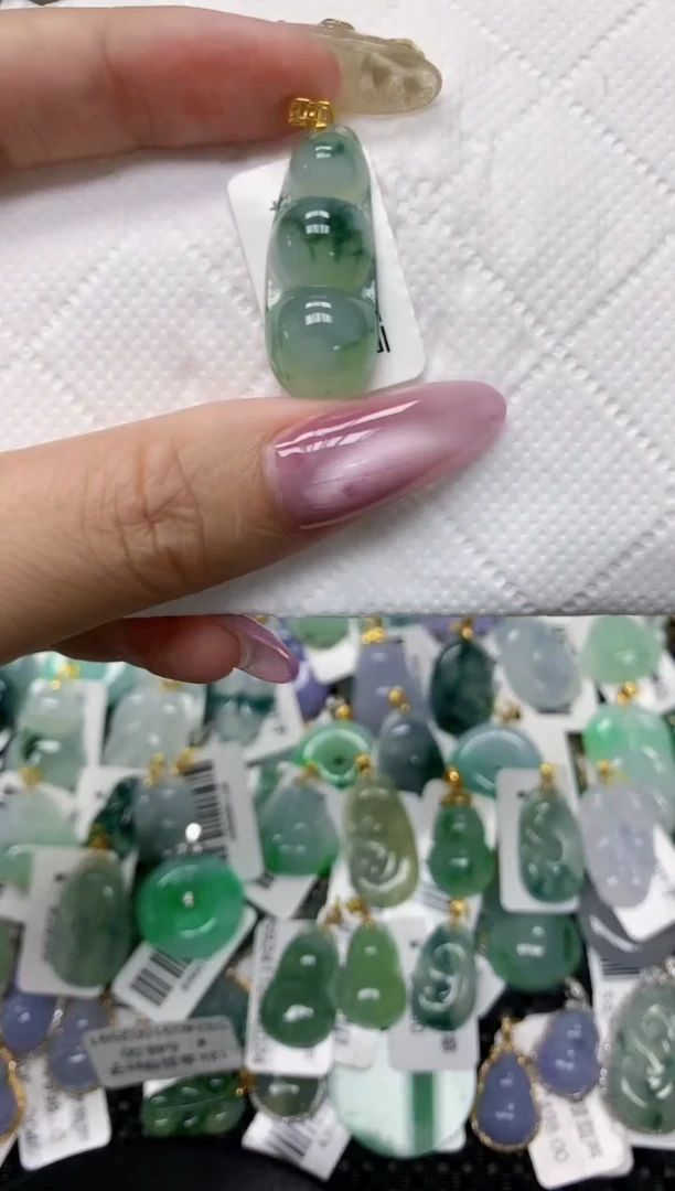 翡翠18K金镶嵌颈饰111111111