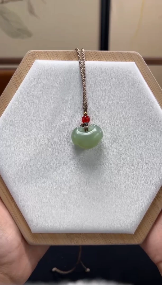 和田玉未镶嵌吊坠(不含链)17.6x22.5x11.3