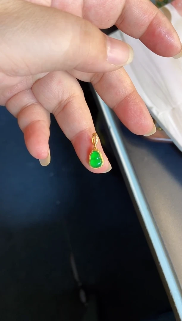 吊坠(不含链)18K金镶嵌翡翠1