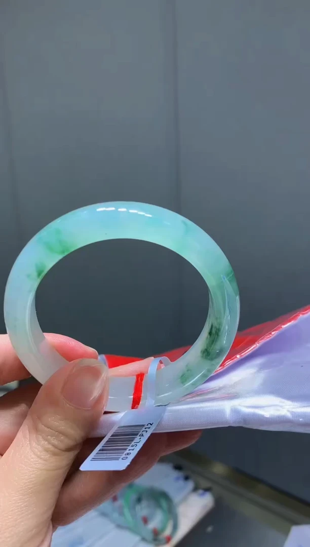 翡翠手镯未镶嵌翡翠手镯k圈口