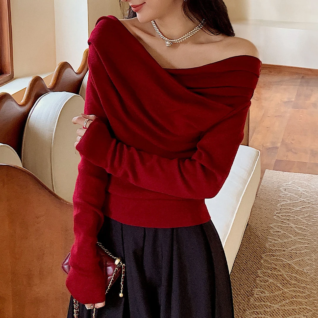 曼德西比利酒红色穿搭过马年本命年新年战袍一字领露肩毛针织衫