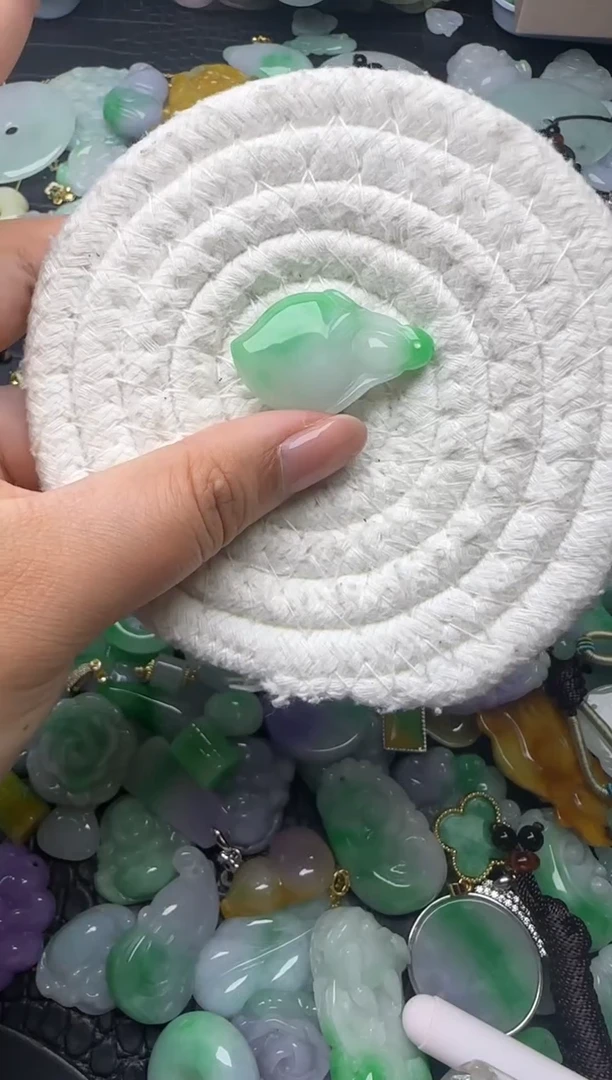 颈饰未镶嵌翡翠缅甸翡翠吊坠