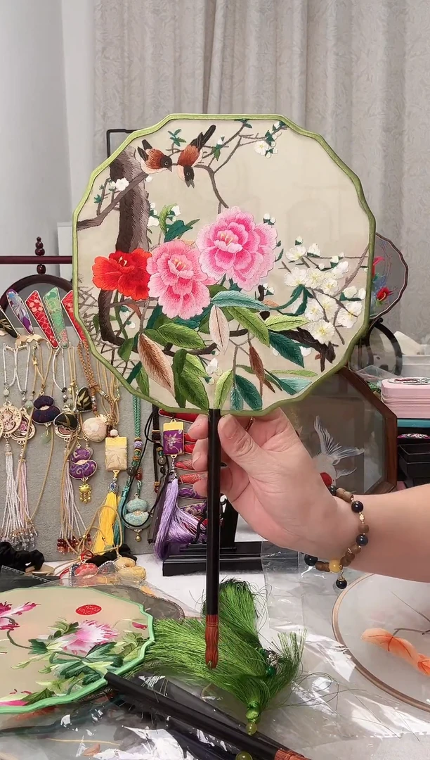 扇子苏绣作品手工团扇