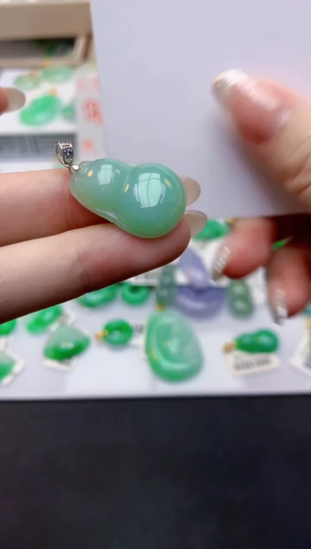 翡翠未镶嵌颈饰天然缅甸A货翡翠