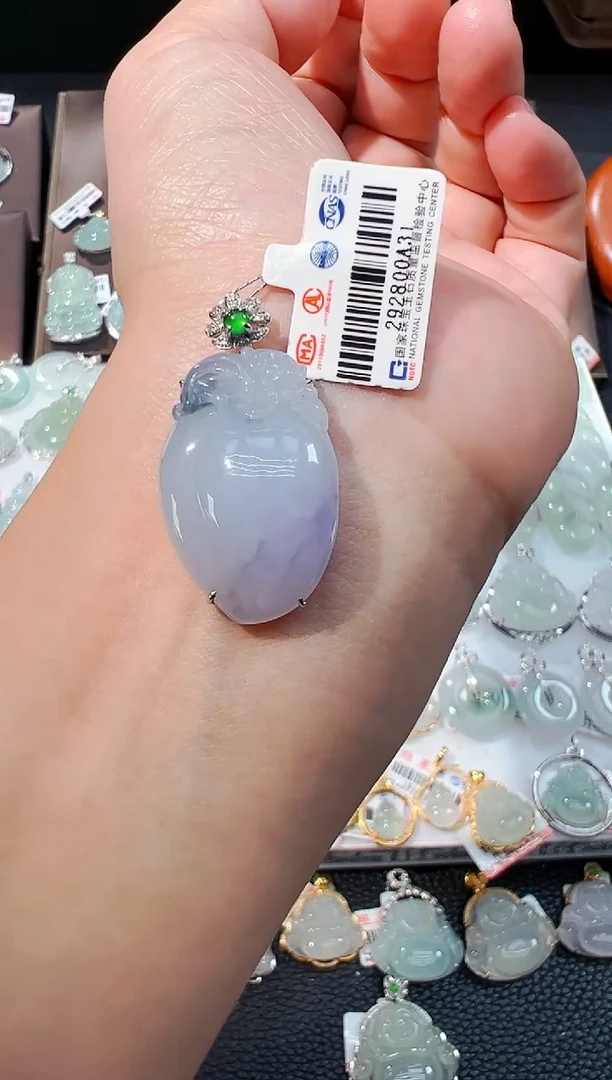 翡翠18K金镶嵌吊坠(不含链)桃子吊坠A31