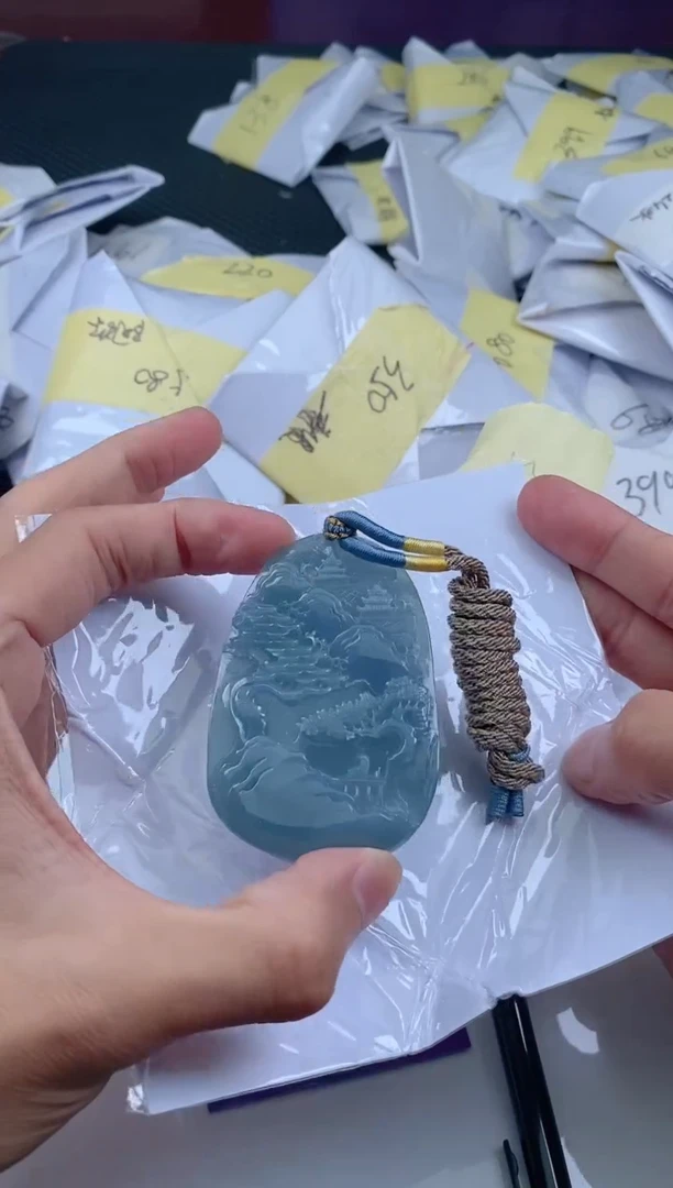 翡翠未镶嵌颈饰