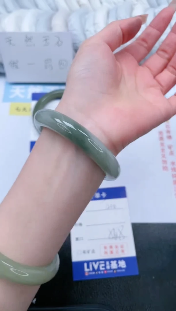 【闪购商品】石英质玉手镯未镶嵌T210-56.8