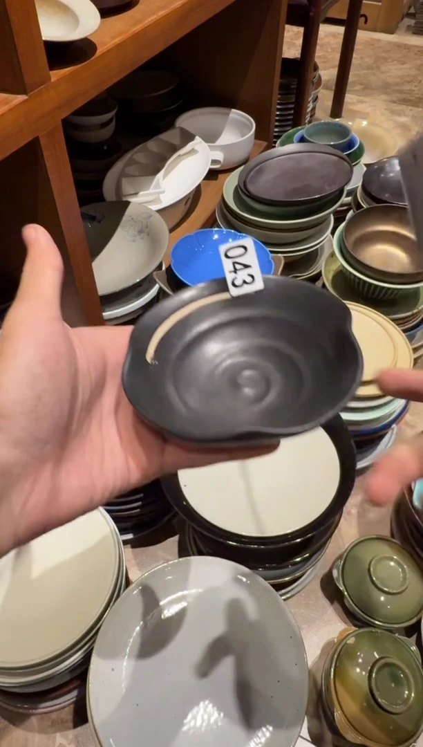 瓷车**?43 微瑕黑色粗陶小碗1个