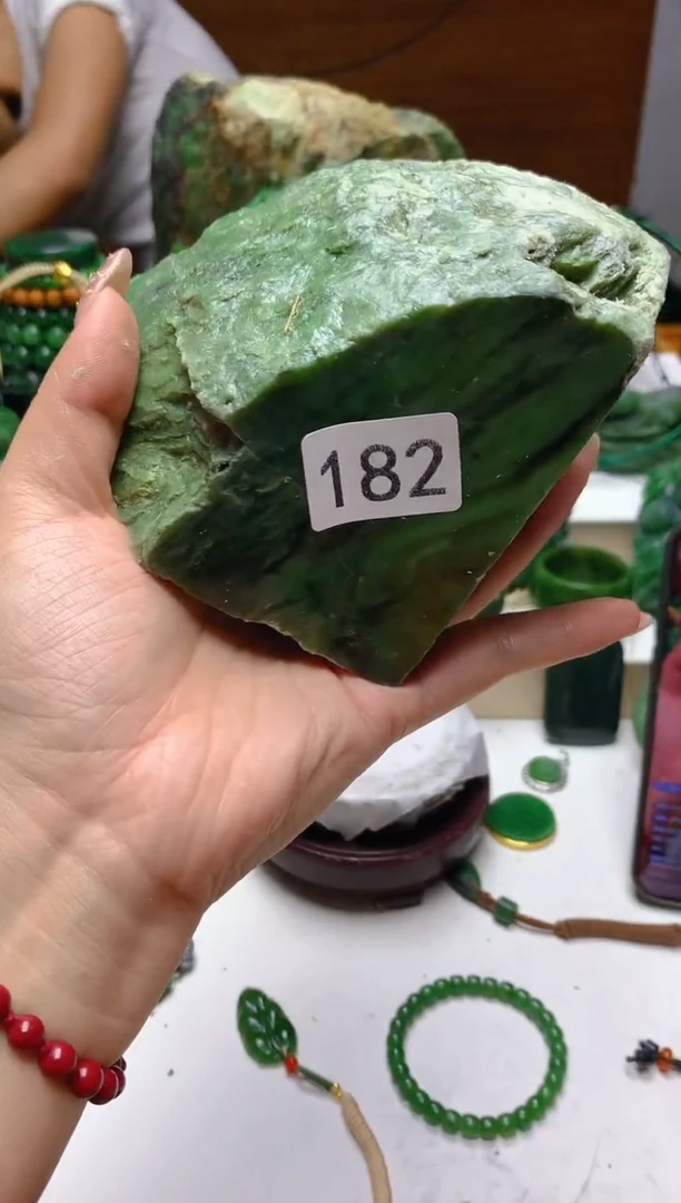未镶嵌和田玉（碧玉）珠宝半成品1