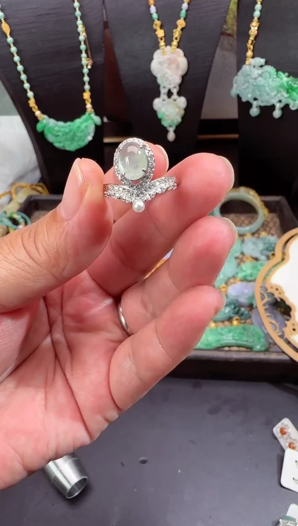 【闪购商品】翡翠颈饰未镶嵌拍照