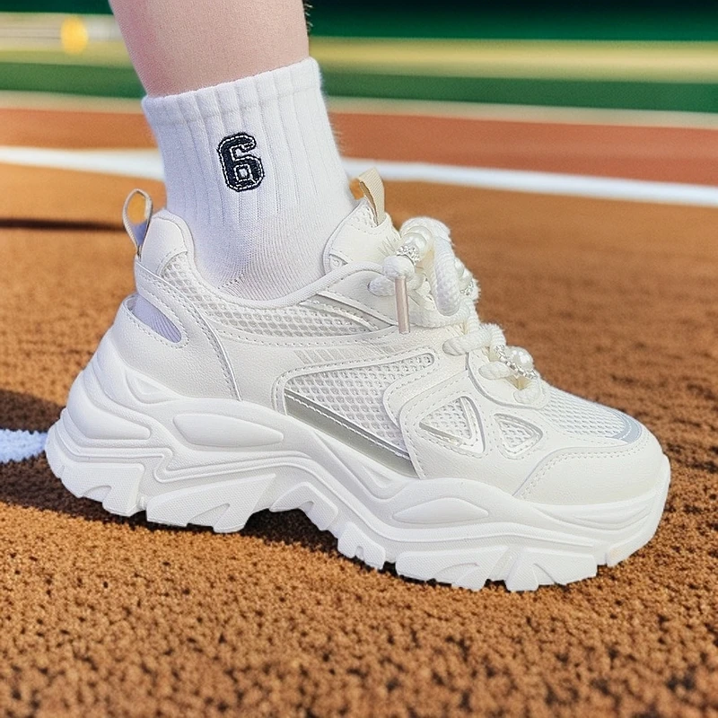 配裙子的鞋子初春百搭女鞋夏季透气镂空运动鞋子女款爆款2025新款