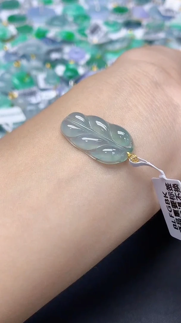 翡翠18K金镶嵌颈饰天然缅甸a货翡翠