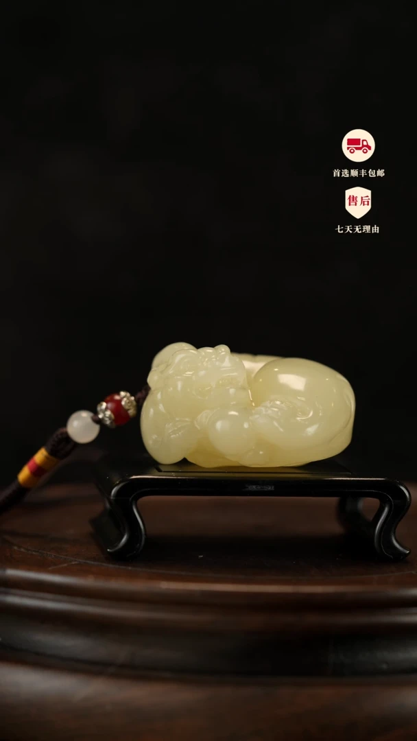 云南石竹叶青雕刻：貔貅