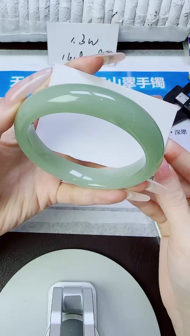 石英质玉手镯未镶嵌99/62.7