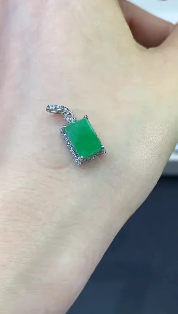 吊坠(不含链)18K金镶嵌翡翠B71