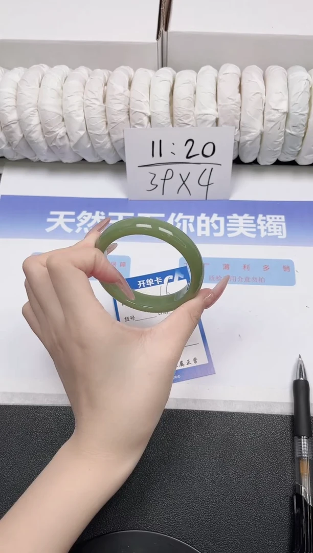 未镶嵌手镯石英质玉16-56