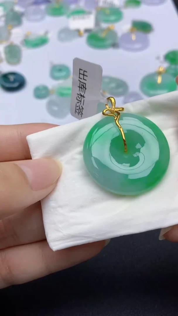 翡翠18K金镶嵌颈饰天然缅甸a货翡翠百元以上9元证书费自理