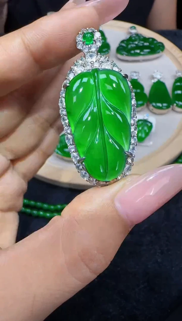 未镶嵌定制翡翠翡翠吊坠71