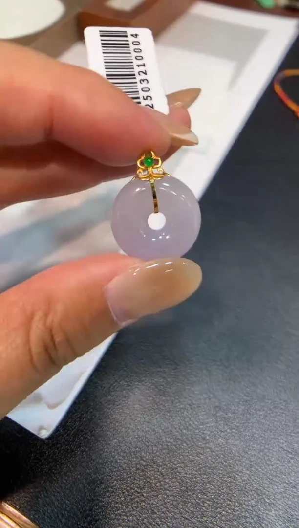 翡翠18K金镶嵌颈饰甜甜圈