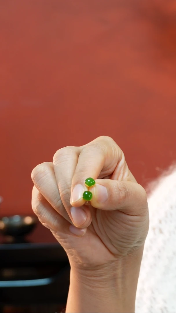 18K金镶嵌和田玉耳饰耳饰