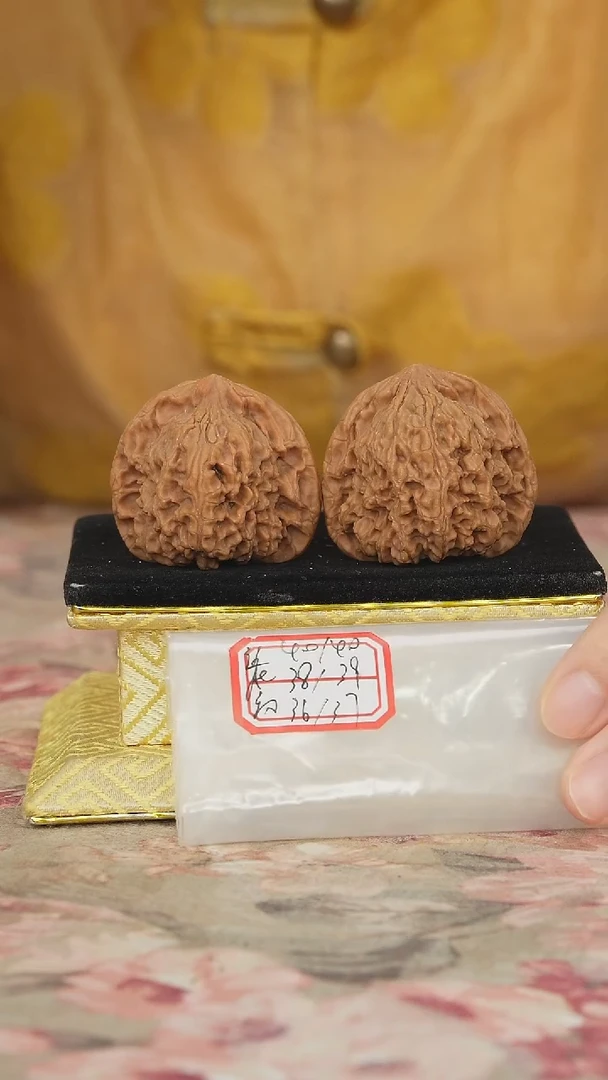 文玩核桃把件原产地南将石