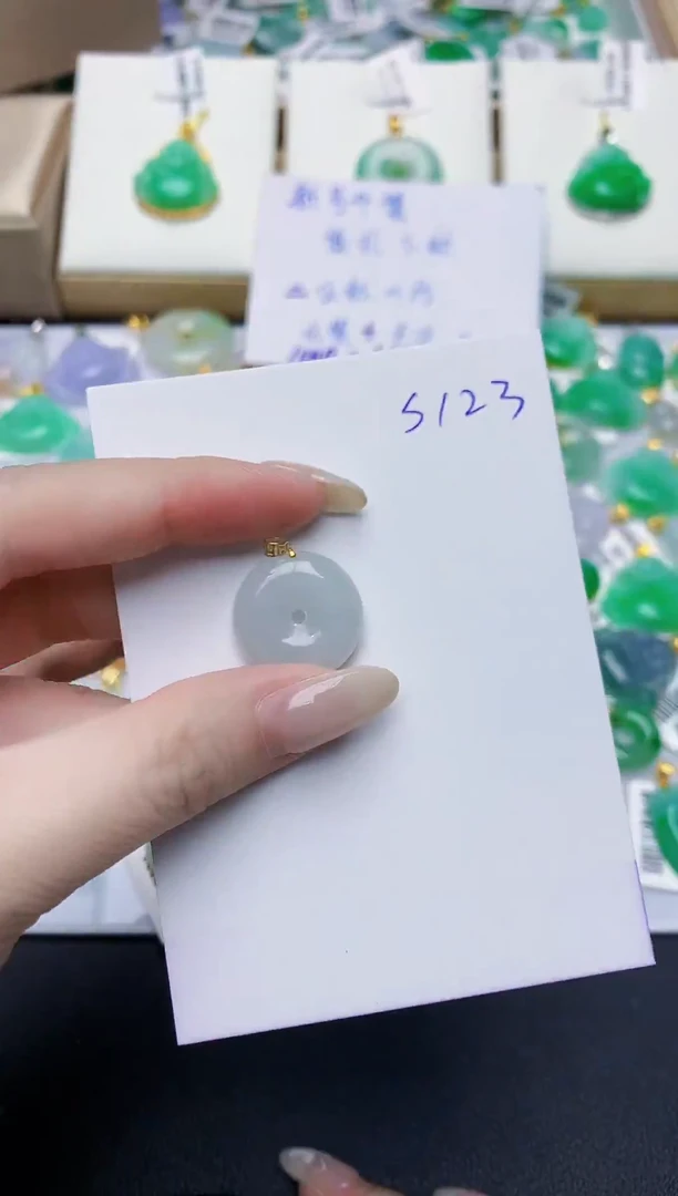 翡翠18K金镶嵌颈饰0000000000