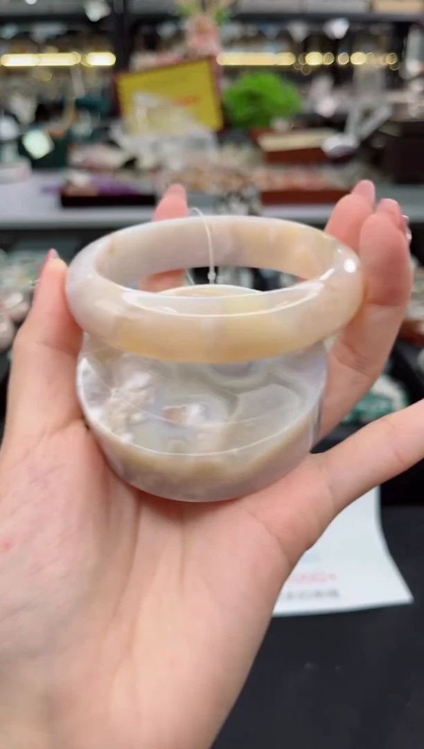 【闪购商品】石英质玉手镯未镶嵌64圈口（赠品镯心）1931092