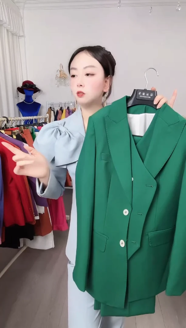 L码绿色喇叭裤三件套+丝巾
