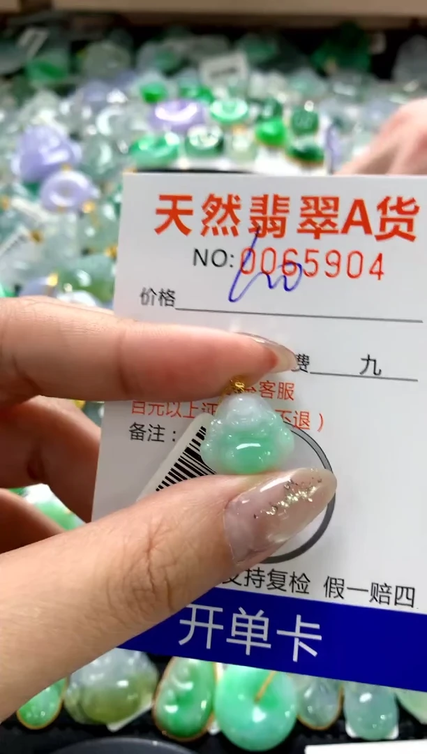 颈饰18K金镶嵌翡翠1111111111111111