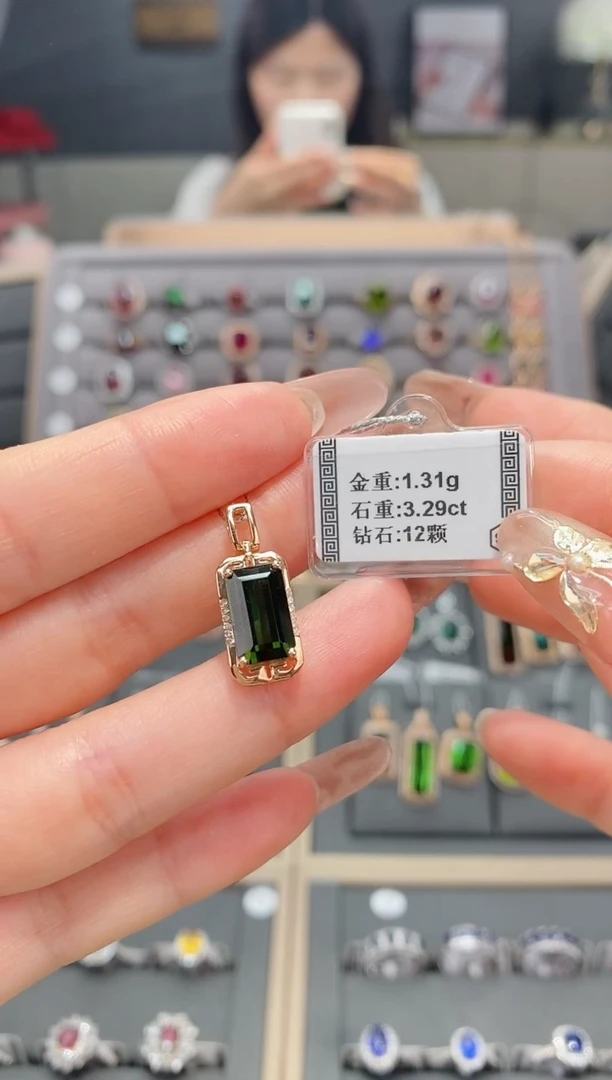 【闪购商品】碧玺颈饰18K金镶嵌3.29