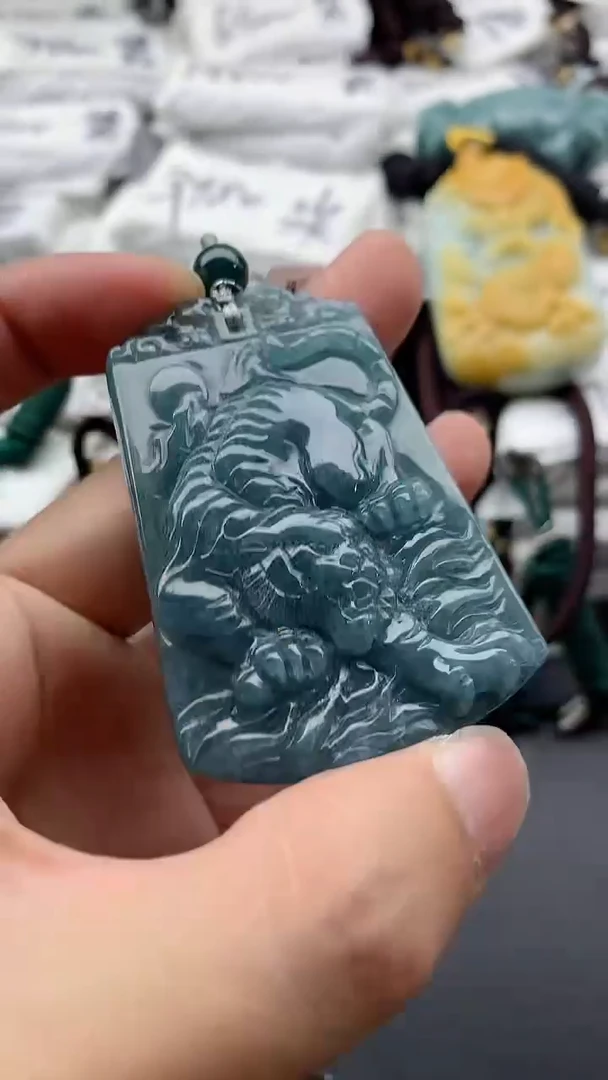 【闪购商品】翡翠未镶嵌颈饰555555555555