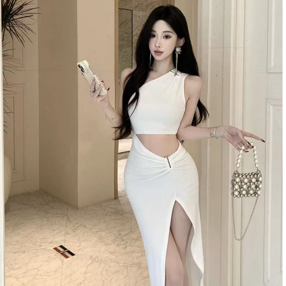 斜肩露腰性感气质连衣裙女夏高腰开叉显瘦设计感白色长裙子