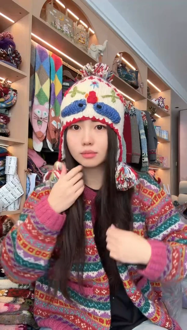 羊毛白色毛毛虫帽